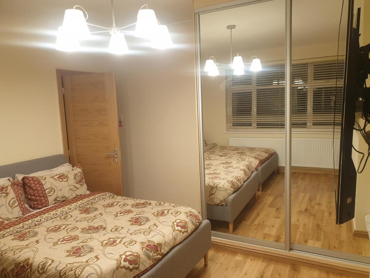 London Luxury 3 Bedroom Flat 1Min Walk From Underground, With Free Parking Sleeps X10 Extérieur photo